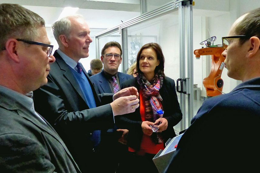 Bild: Europaparlamentarier auf Tour durch den Kreis