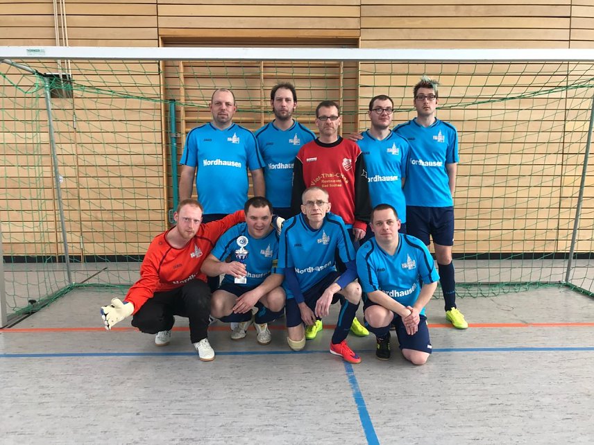 Bild: Zum vierten Mal erfolgreich beim Leinecup - die Fu&szlig;baller der Nordth&uuml;ringer Werkst&auml;tten