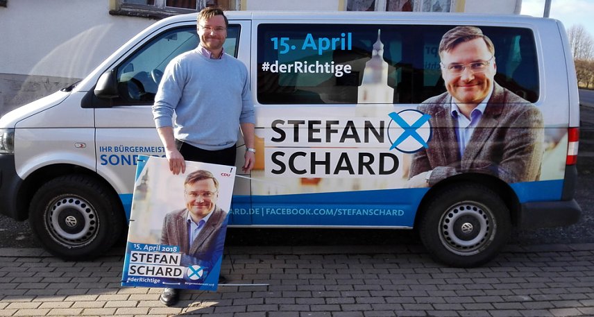Bild: B&uuml;rgermeisterkandidat Stefan Schard (CDU) unterwegs�