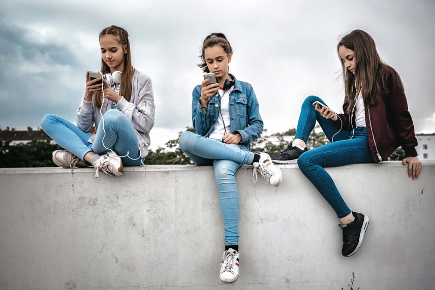 Bild: Hotline zur Social-Media-Sucht bei Kindern