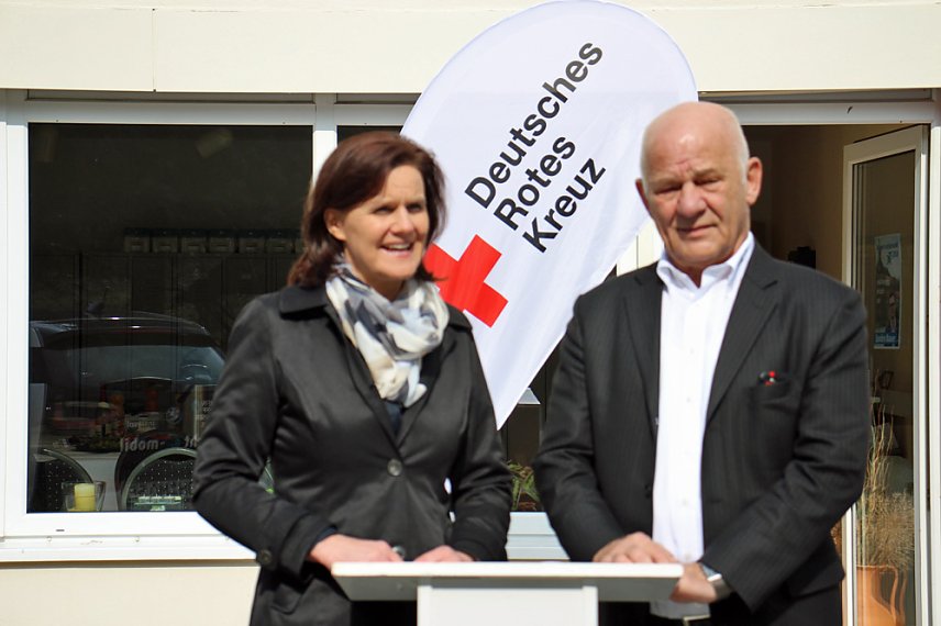 Bild: DRK mit E-Auto zum Testen