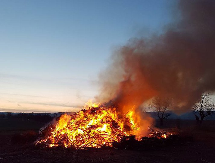 Bild: Osterfeuer in Bendeleben
