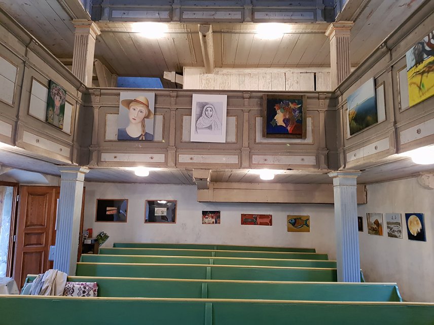 Bild: Vorbereitung Ausstellung VHS Malkurs