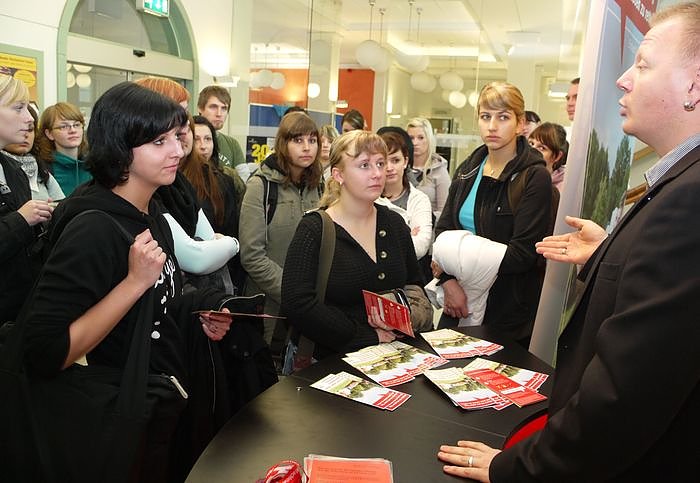Bild: Junge Leute sollen Blut spenden