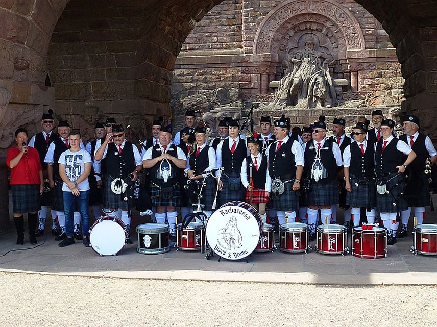 Bild: Barbarossa Pipers & Drums am Kyffh&auml;user