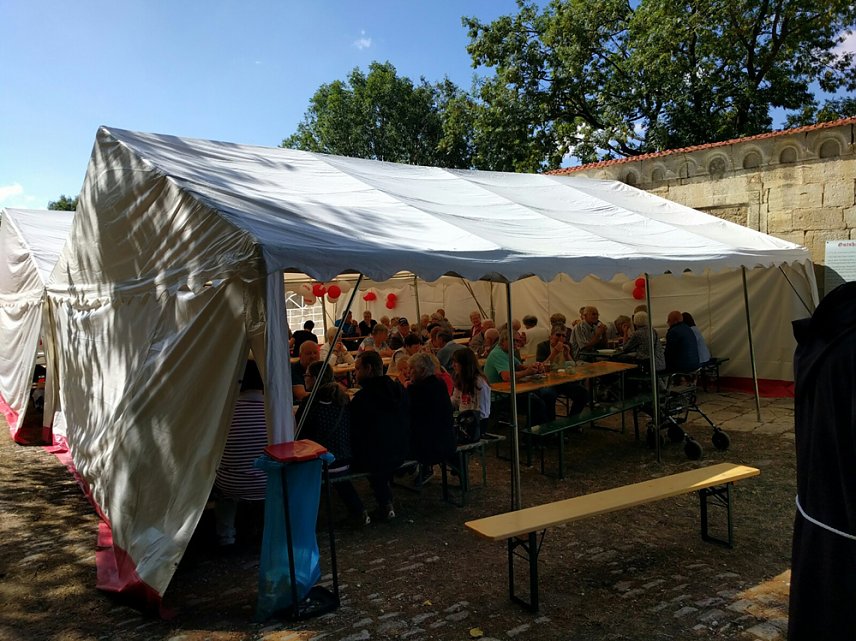 Bild: Auch in Dietenborn wird gefeiert