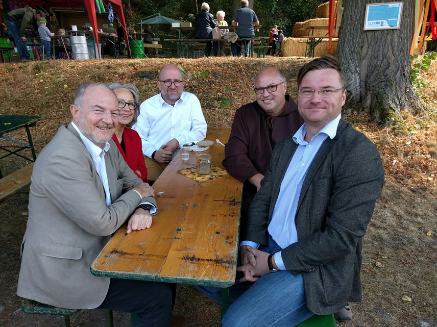 Bild: Auch in Dietenborn wird gefeiert
