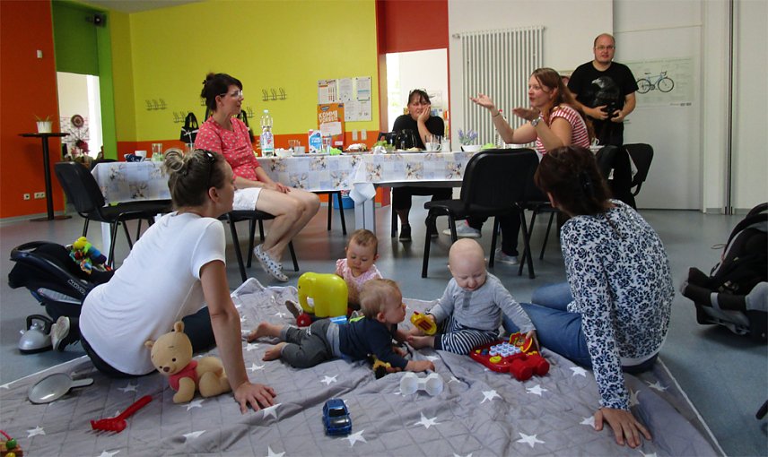 Bild: Mutter,- Vater,- Kindfr&uuml;hst&uuml;ck