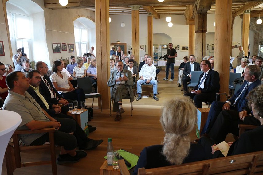 Bild: Ortsgespr&auml;ch in Heringen
