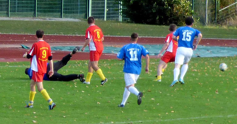 Bild: Das traditionelle Fu&szlig;ball-Spiel im Stadion an der Wipper