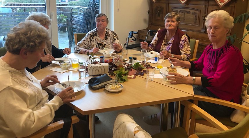 Bild: Weinfest in der Tagespflege &Ouml;stertal