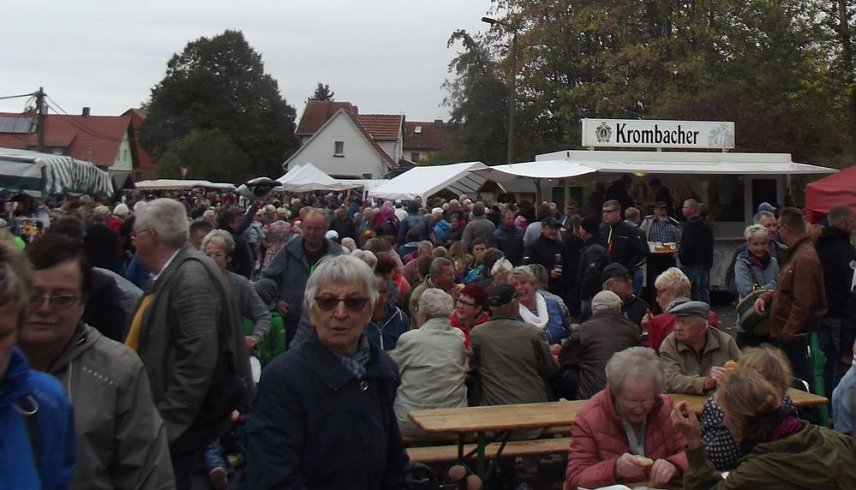 Bild: 15 Jahre Kartoffelmarkt in Rockensu&szlig;ra