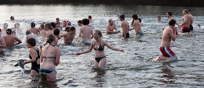 Bild: Eisiges Baden