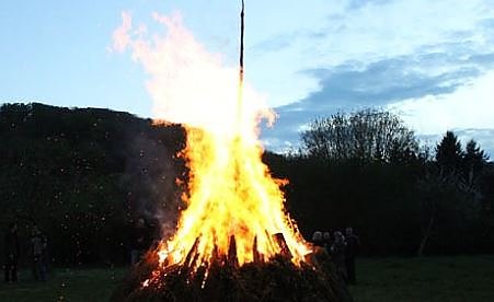 Bild: Osterfeuer am Bebraer Teich