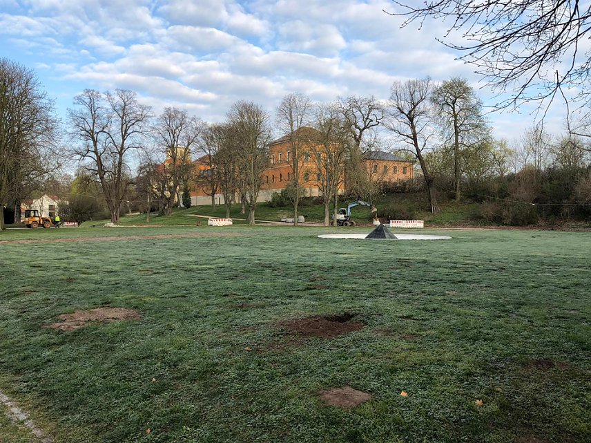 Bild: Arbeiten im Schlosspark