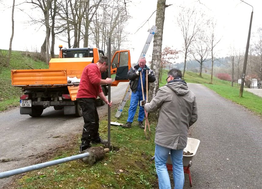 Bild: Reinigungsaktion am Radweg