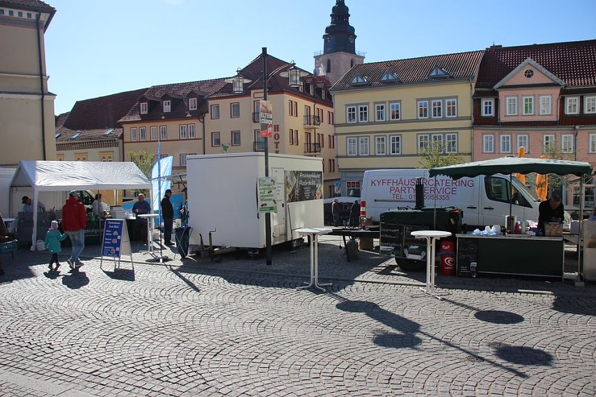 Bild: Ansturm auf Sondersh&auml;user Blumen-, Pflanzen- und Staudenmarkt