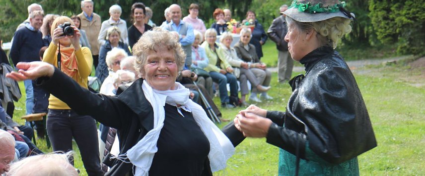 Bild: Eine &Auml;ra geht zu Ende - Gisela Hartmann wurde heute als Vorsitzende der B&uuml;rgerstiftung Park Hohenrode verabschiedet