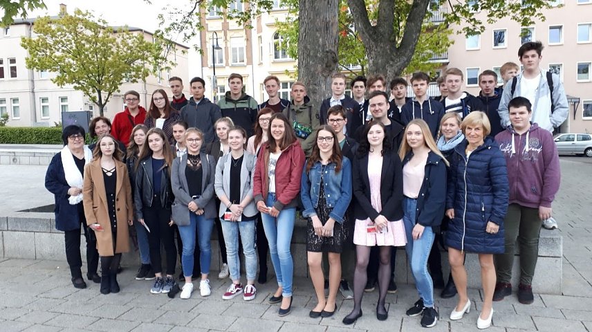 Bild: Ellricher Regelsch&uuml;ler zum Besuch im Nordh&auml;user Theater