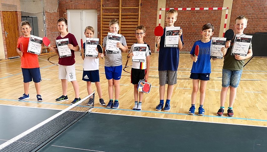 Bild: Zwei Tischtennis-Sterne gab es f&uuml;r Maximilian Mund, Christoph Pohl, Theo Gunkel, Paul Fischer, Florian Spie&szlig;, Jonathan Ibe, Ahmad Al Haj Ali, Johann Bendert und Jannis Hohmann