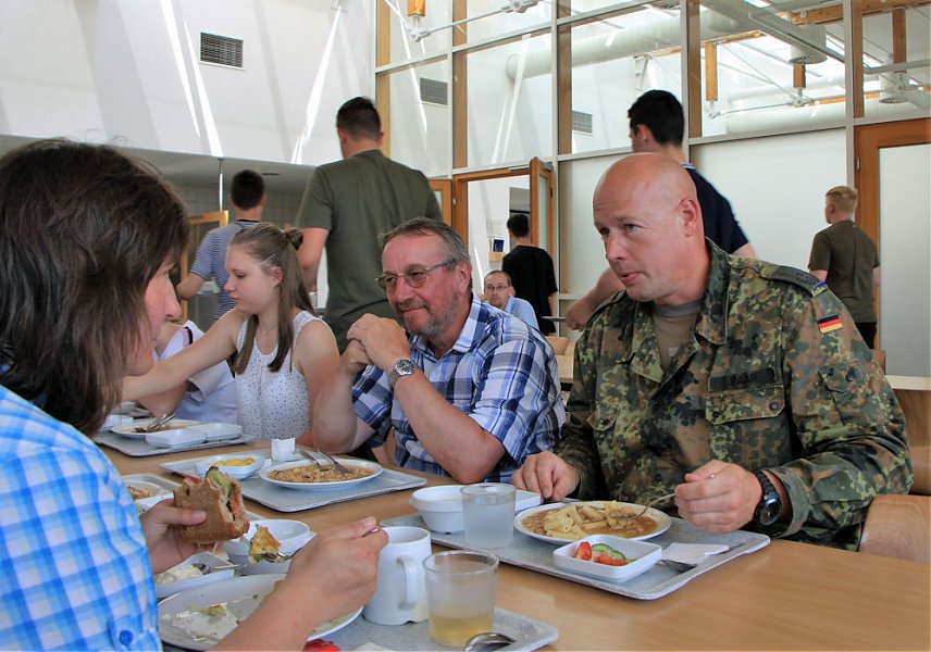 Bild: M&ouml;gliche Berufe bei der Bundeswehr vorgestellt