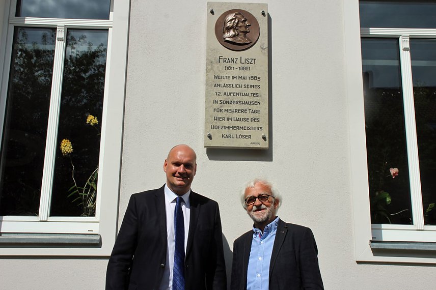 Bild: Liszt-Gedenktafel in Sondershausen enth&uuml;llt