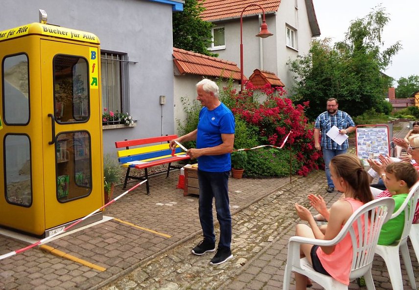Bild: Er&ouml;ffnung der Telefonbibliothek in Etzleben