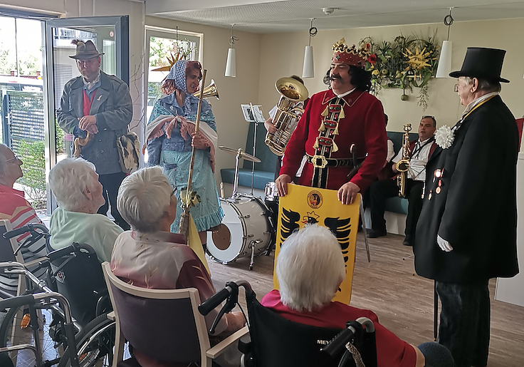Bild: Traditionsbesuch vom Roland und Konfifchen 