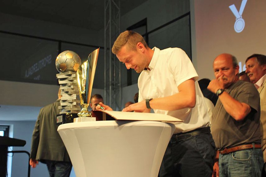 Bild: Fu&szlig;baller geehrt