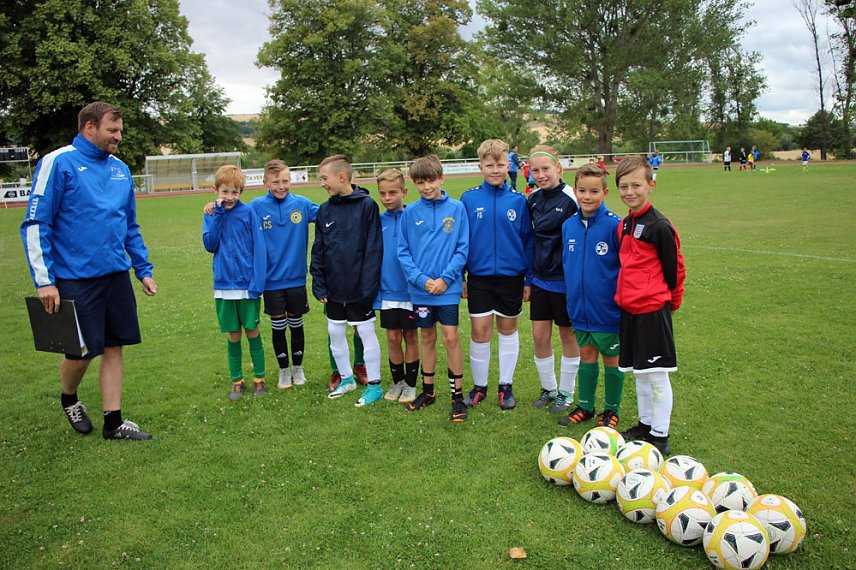 Bild: Fu&szlig;ballferienschule &ouml;ffnete Pforten