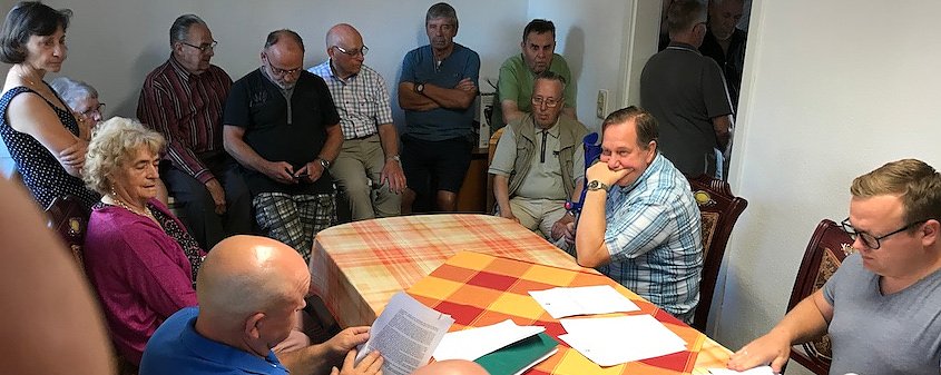 Bild: Im "Ratszimmer", einem Raum im Petersdorfer Jugendclub, kann es schonmal eng werden