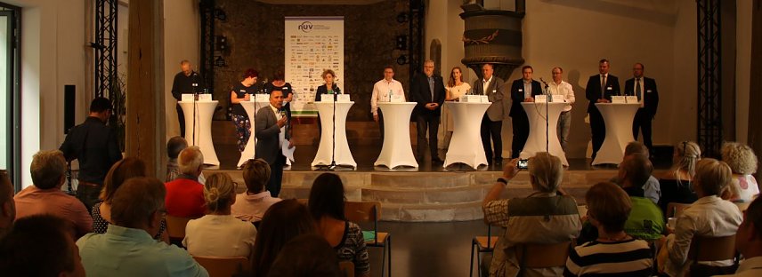 Bild: Podiumsdiskussion in der Altendorfer Kirche