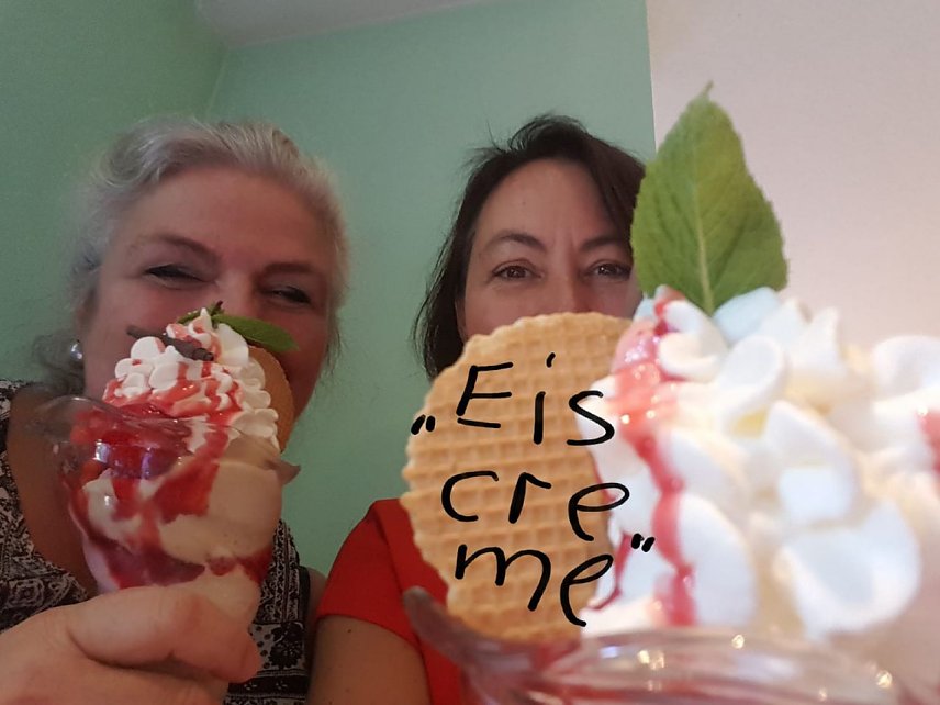 Bild: Anja Eisner und Susanne Hinsching lesen demn&auml;chst "Eiscreme" in der Traditionsbrennerei
