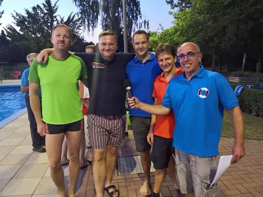 Bild: Benefizschwimmen im Greussener Freibad