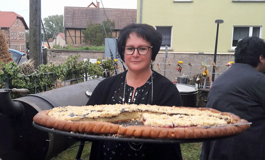 Bild: R&auml;dergro&szlig;e Backbleche zum Erntedankfest in Niederspier