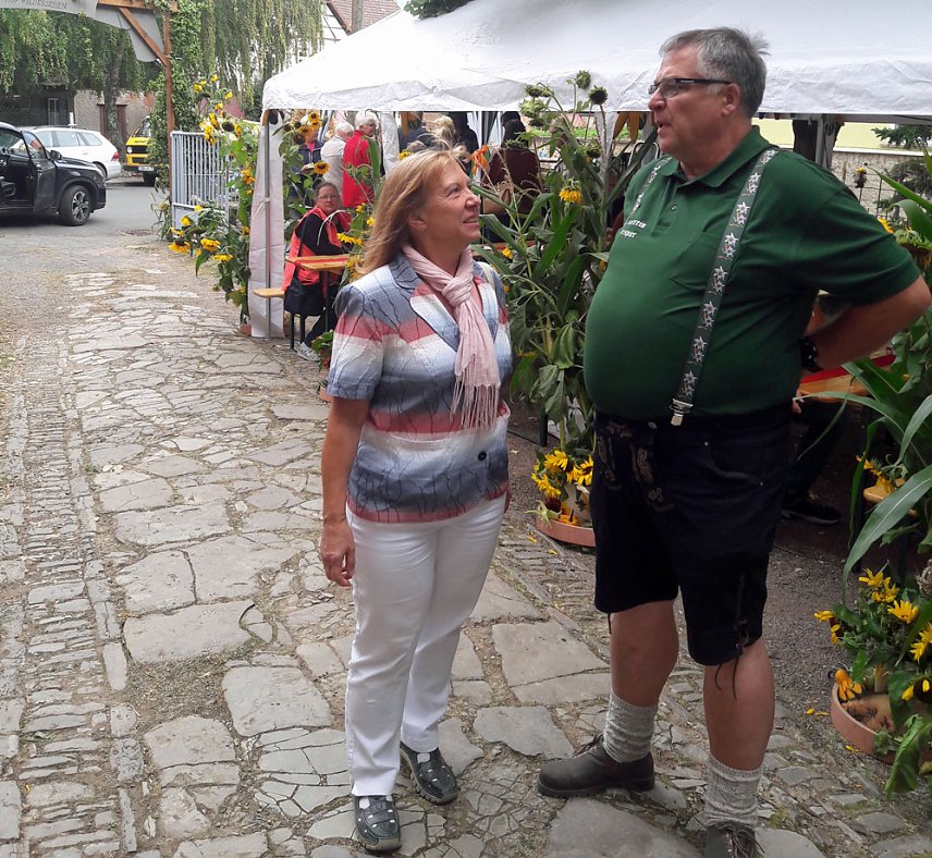 Bild: R&auml;dergro&szlig;e Backbleche zum Erntedankfest in Niederspier
