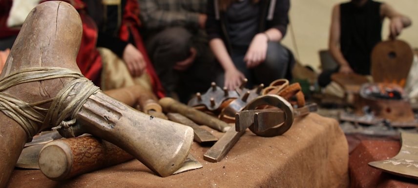 Bild: Experimentelle Arch&auml;ologie beim Heringer Schlossfest