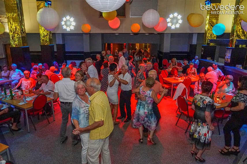 Bild: Tanztee im Jugendclubhaus