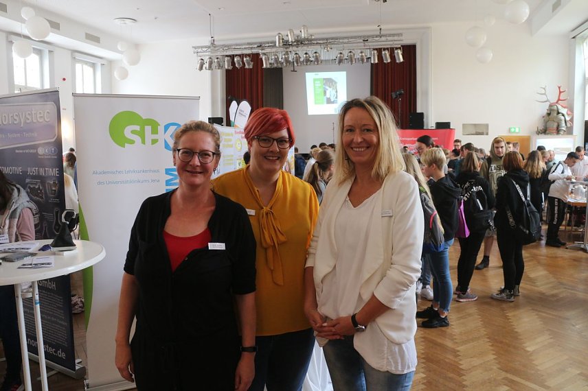 Bild: Ein Teil des ehrenamtlichen Orga-Teams: v.l.: Hanne Henning Jakob, Jana Kleinewalther und Katja Westermann