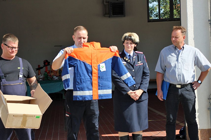 Bild: Feuerwehrleute feierten