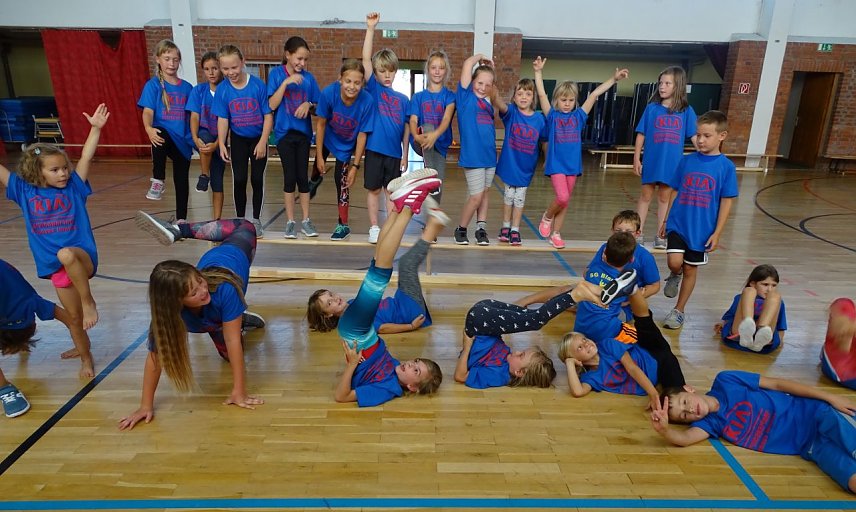 Bild: Neue T-Shirts f&uuml;r G&ouml;rsbacher Sport-Kinder