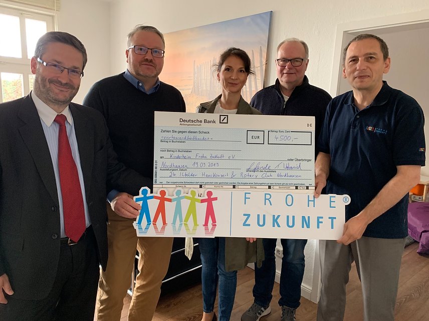 Bild: Bild (v.l.n.r.): Titus Wabersich (Schatzmeister RCN), Sebastian Gerecke (Pr&auml;sident RCN), Uwe T&ouml;rpe (RCN), Annegret Klenke (Klenke Quartett), Gerd Bufe Gesch&auml;ftsf&uuml;hrer Frohe Zukunft)