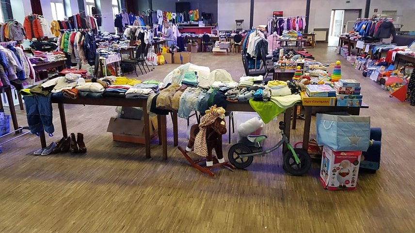 Bild: Im Klubhaus Stock&acute;sen Kindersachenbasar