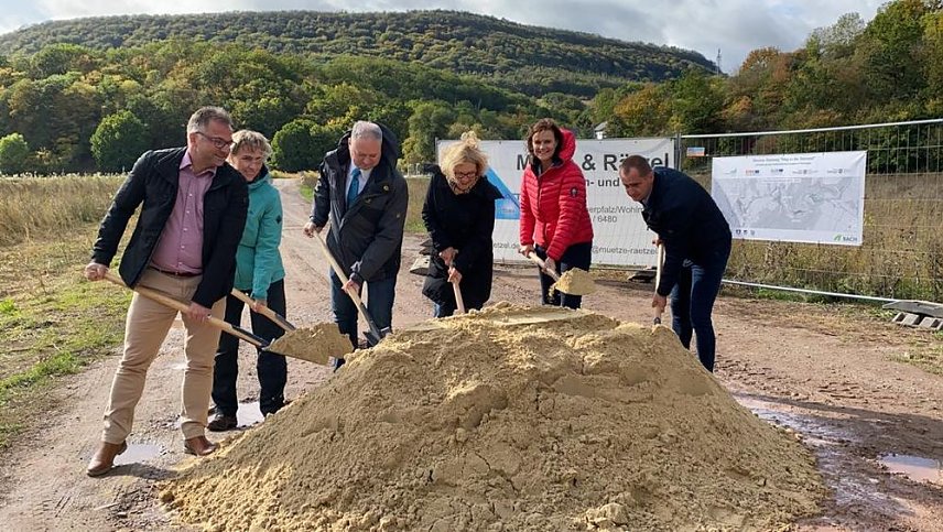 Bild: Spatenstich f&uuml;r neuen Radweg