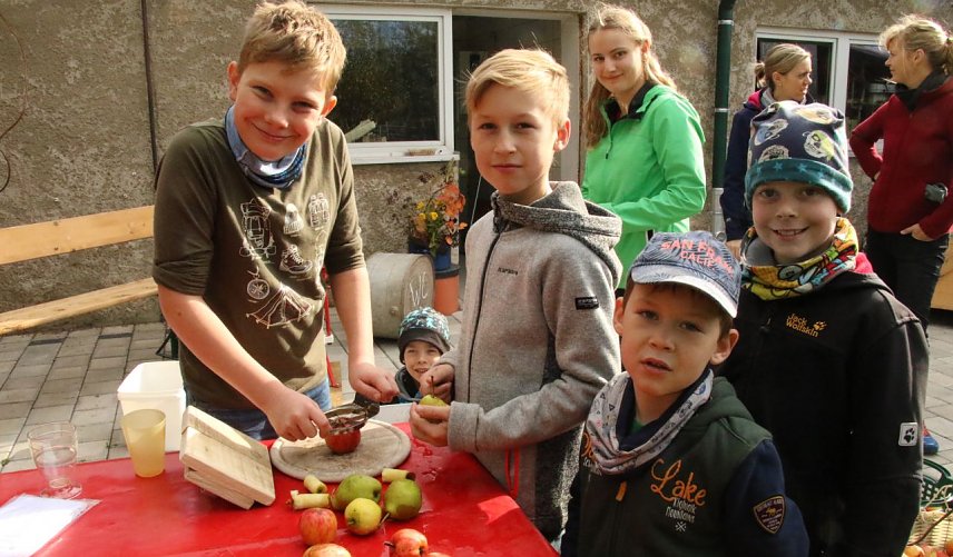 Bild: Viel Wissen rund um Obst und &Auml;pfel wurde heute bei der Hofmosterei Harzungen vermittel