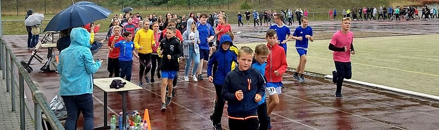 Bild: Regelschule Franzberg trotzt dem Wetter und startet Spendenlauf