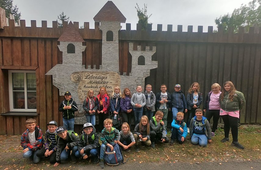 Bild: Eine Zeitreise der Klasse 4