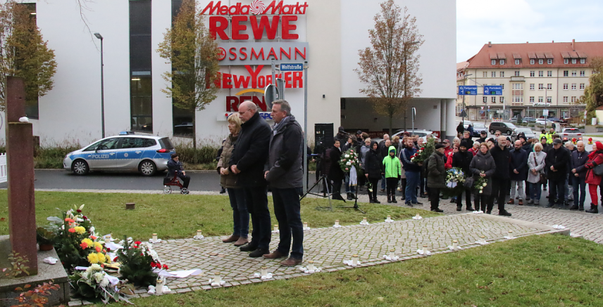 Bild: Kranzniederlegung und Gedenken zur Reichspogromnacht vor 81 Jahren