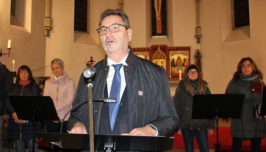 Bild: Friedensgebet mit Friedensmarsch