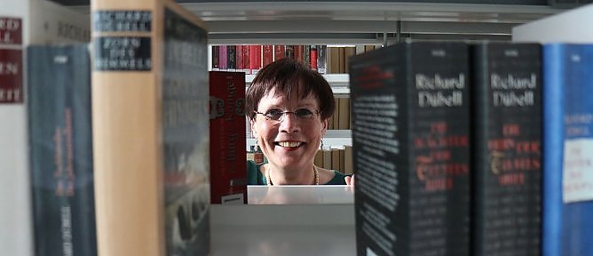 Bild: Bibliotheksleiterin Hildegard Seidel
